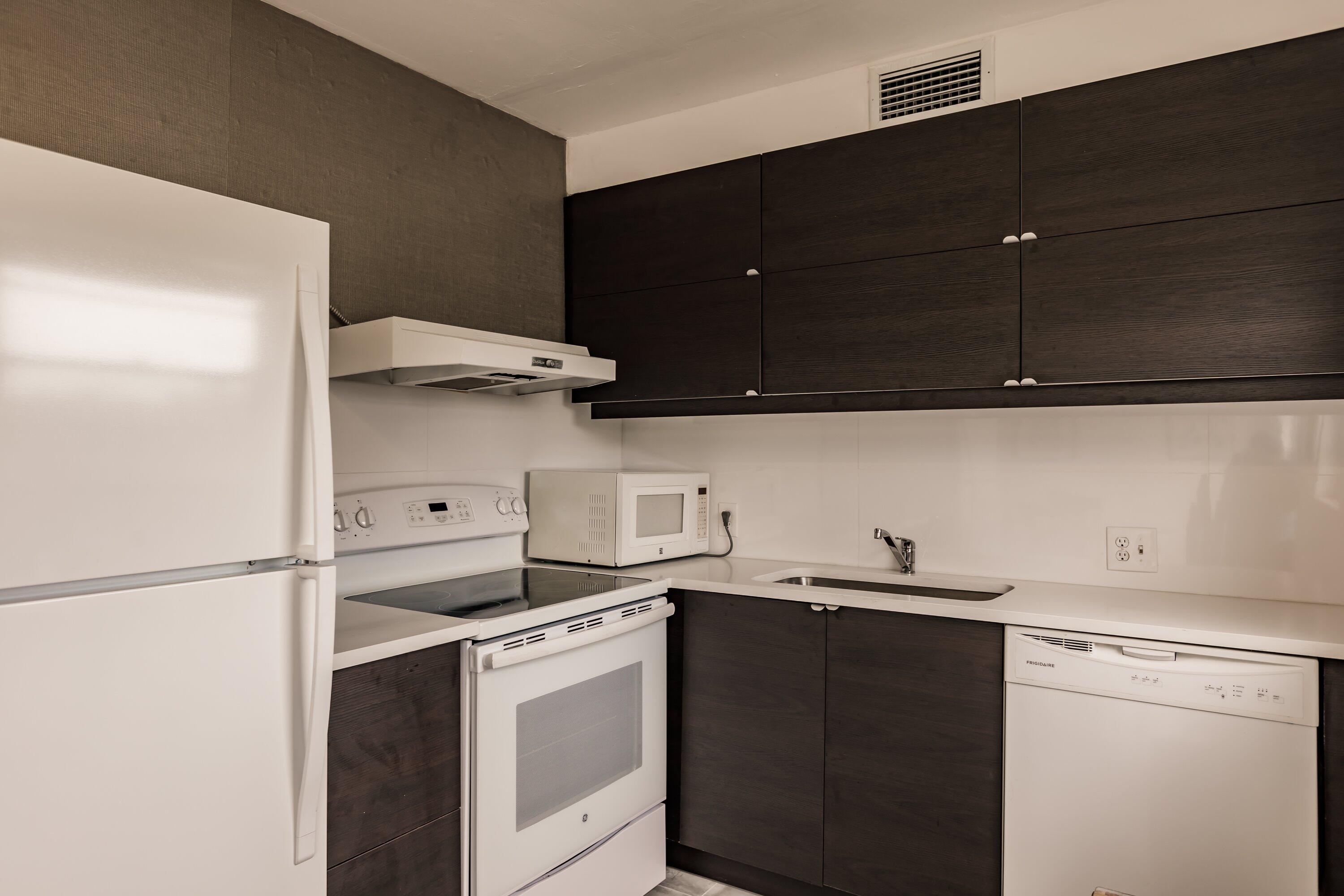 322 Brighton H Boca Raton, FL 33434 - Photo 8 of 18 08-photo-9