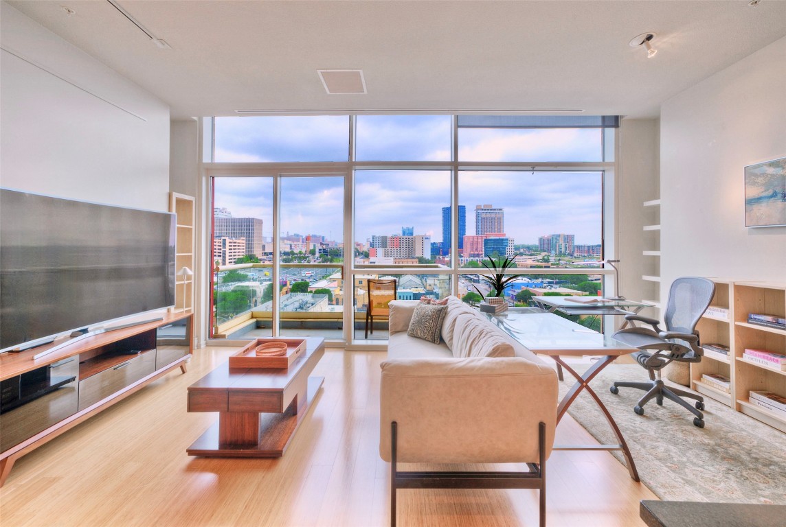 555 East 5th St Unit 809  