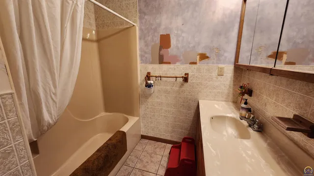 $425,000 | 7142 Highway 4, Meriden, KS 66512