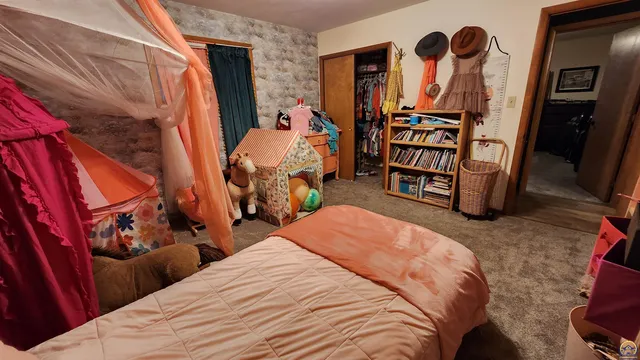 $425,000 | 7142 Highway 4, Meriden, KS 66512