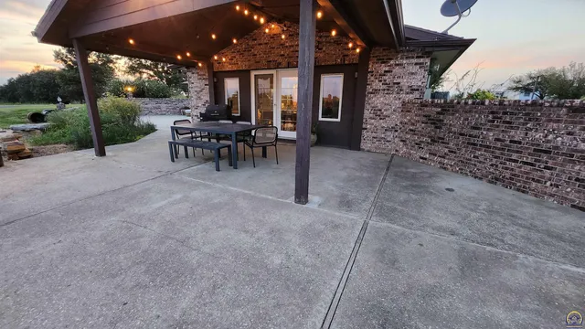 $425,000 | 7142 Highway 4, Meriden, KS 66512