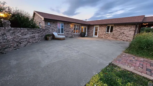 $425,000 | 7142 Highway 4, Meriden, KS 66512