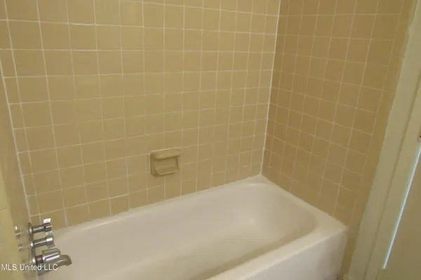 $995 | 1625 St Mary Street, Unit 10, Jackson, MS 39202