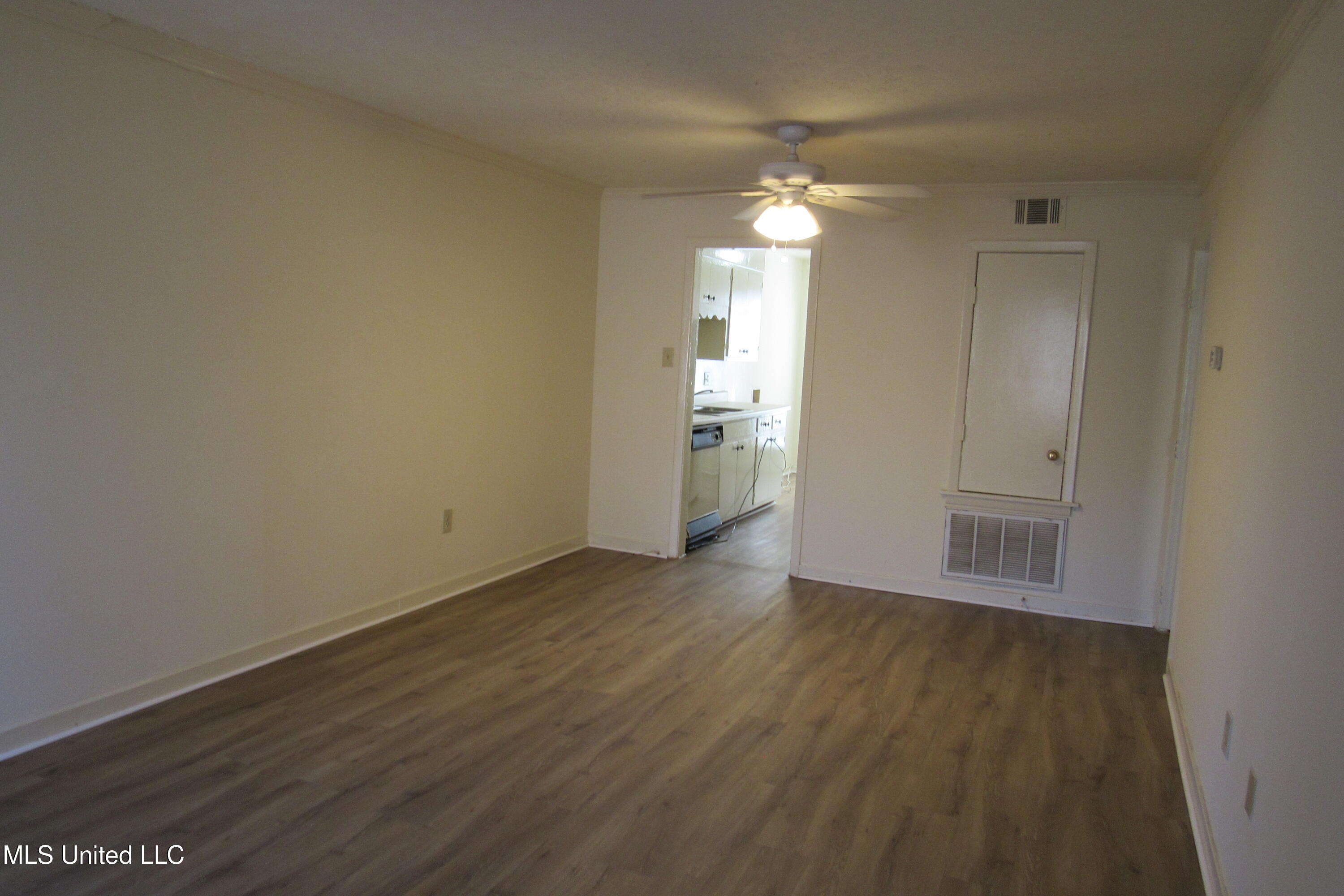 1625 St Mary Street, Unit 10 Jackson, MS 39202 - Photo 3 of 13 A3C4F4DA-EEA6-46DF-808B-E2CB95205C3F