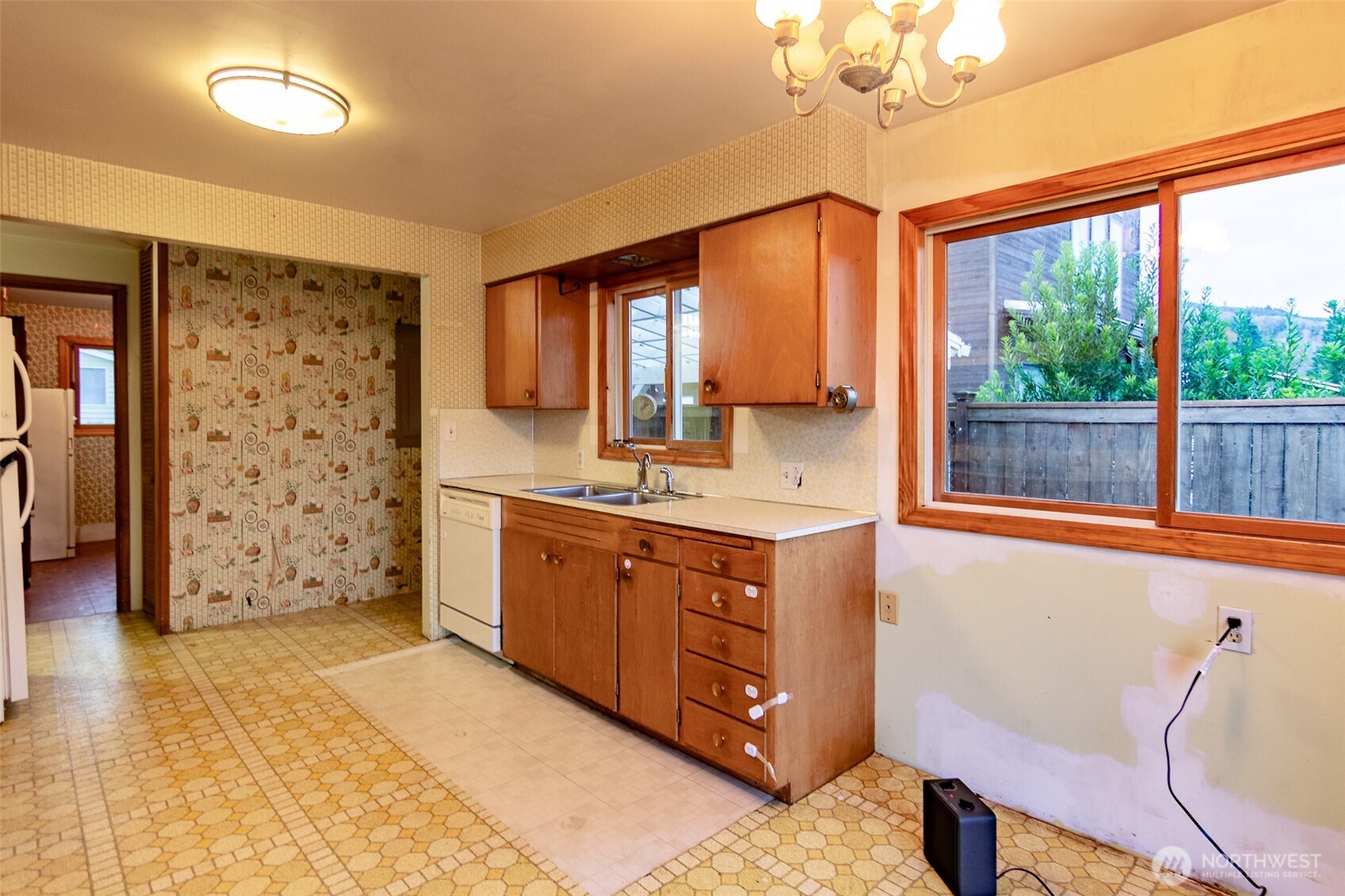 22731 Hull Road Mount Vernon, WA 98274 - Photo 6 of 26 a spacious bathroom with a double vanity sink a mirror and a bathtub