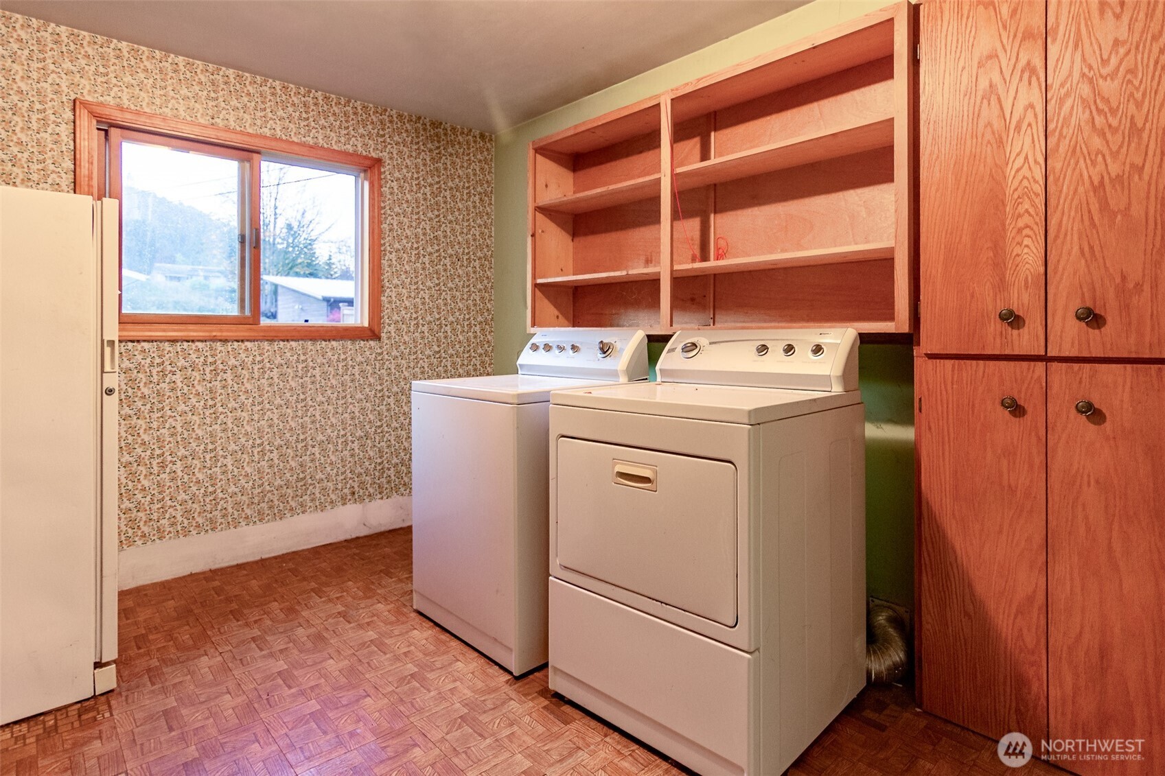 22731 Hull Road Mount Vernon, WA 98274 - Photo 9 of 26 a utility room with dryer and washer