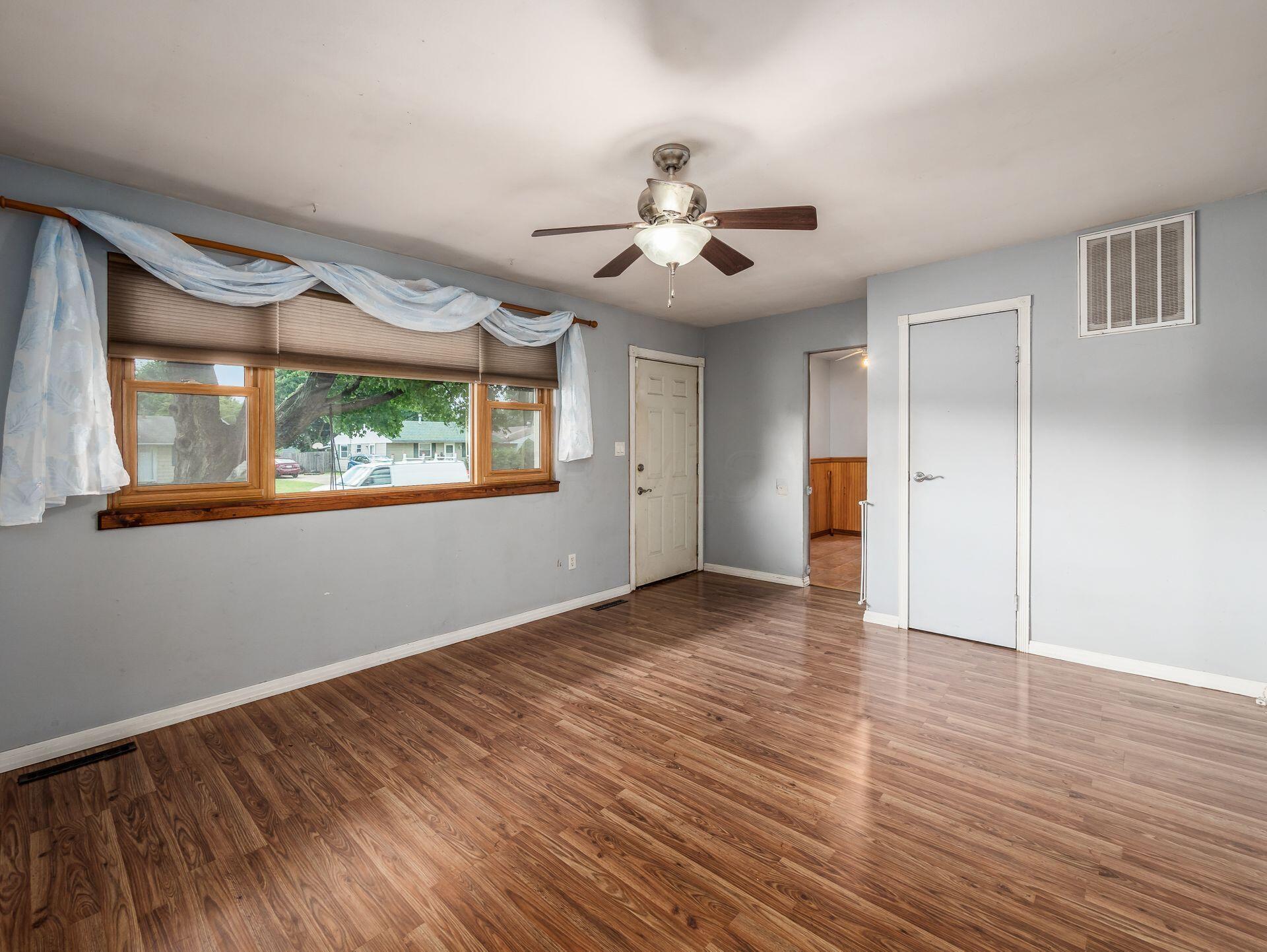 156 Cullman Road Columbus, OH 43207 - Photo 13 of 33 Living Room