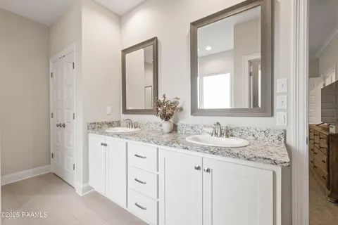 $260,000 | 209 Adry Lane, Youngsville, LA 70592