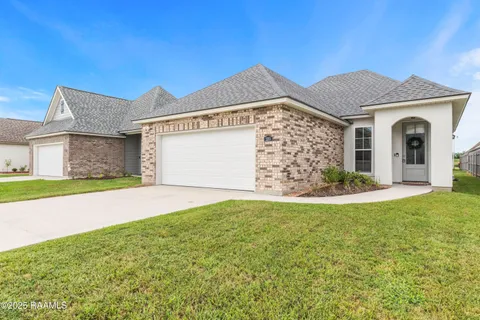 $260,000 | 209 Adry Lane, Youngsville, LA 70592