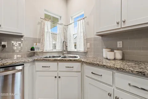 $260,000 | 209 Adry Lane, Youngsville, LA 70592