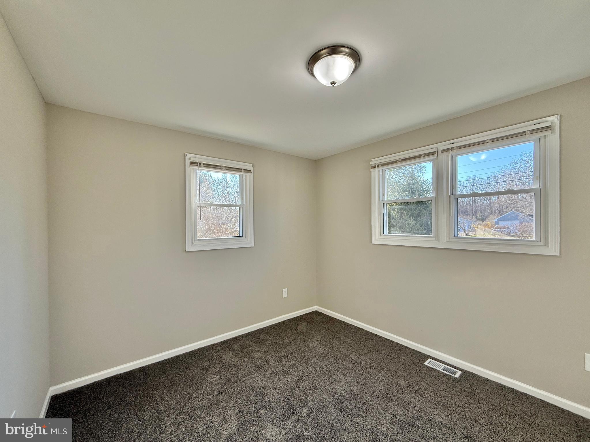 118 Colin Road Williamstown, NJ 08094 - Photo 11 of 16 an empty room with a window