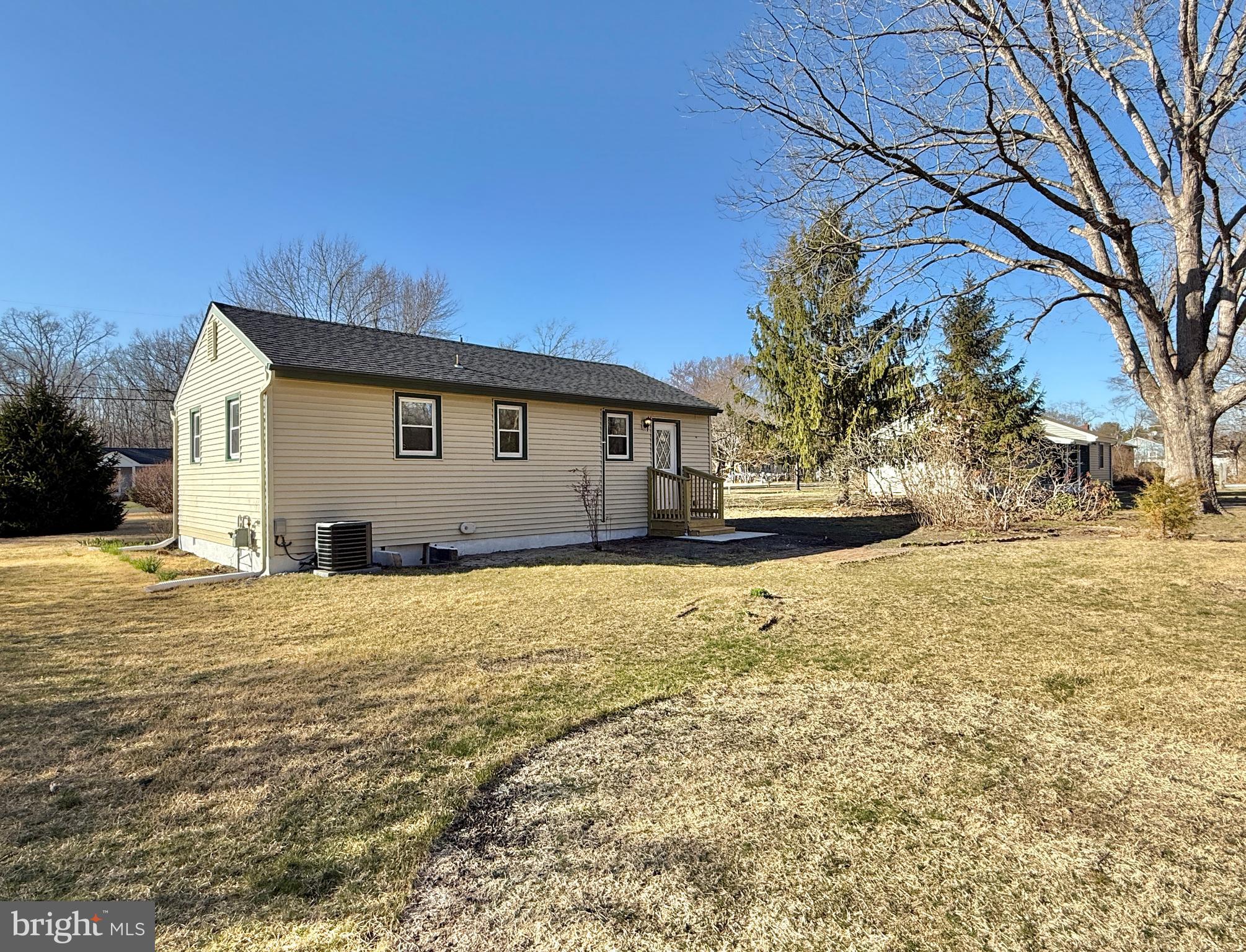 118 Colin Road Williamstown, NJ 08094 - Photo 5 of 16 a house view with a yard