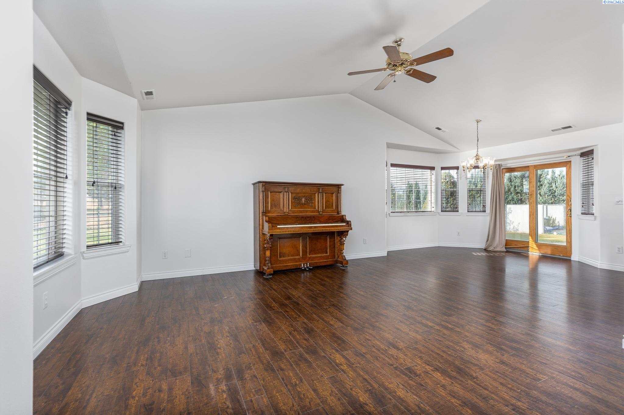 51 Meeker Road Pasco, WA 99301 - Photo 6 of 41 Gallery Image 6