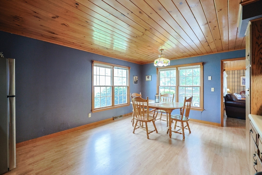 18 Phyllis Road Taunton, MA 02780 - Photo 11 of 20 Gallery Image 11