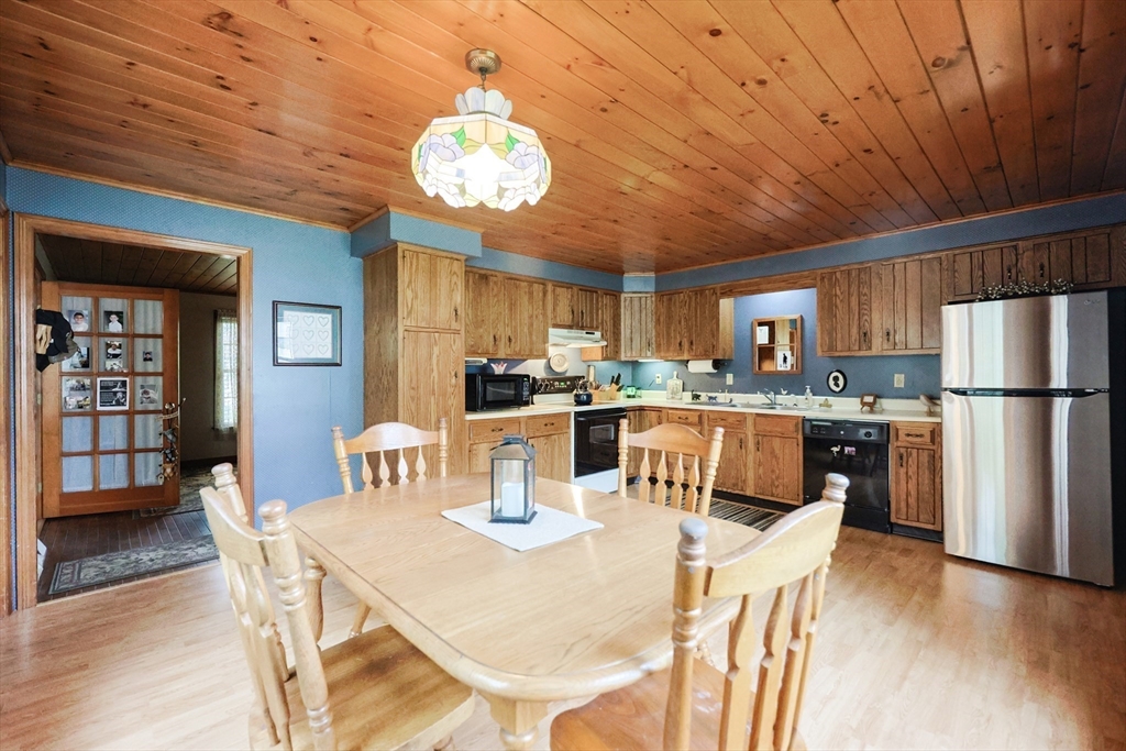 18 Phyllis Road Taunton, MA 02780 - Photo 12 of 20 Gallery Image 12