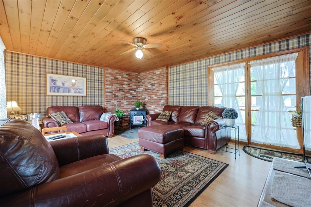 18 Phyllis Road Taunton, MA 02780 - Photo 6 of 20 Gallery Image 6