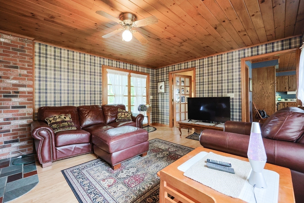 18 Phyllis Road Taunton, MA 02780 - Photo 7 of 20 Gallery Image 7