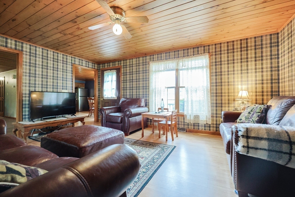 18 Phyllis Road Taunton, MA 02780 - Photo 8 of 20 Gallery Image 8