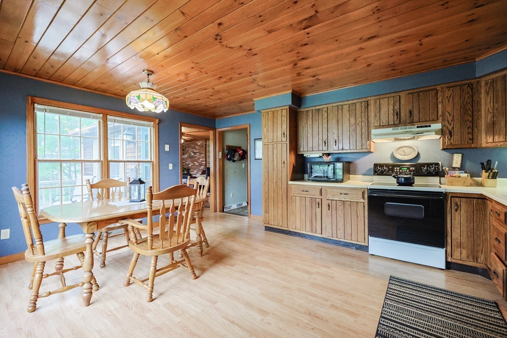 18 Phyllis Road Taunton, MA 02780 - Photo 9 of 20 Gallery Image 9