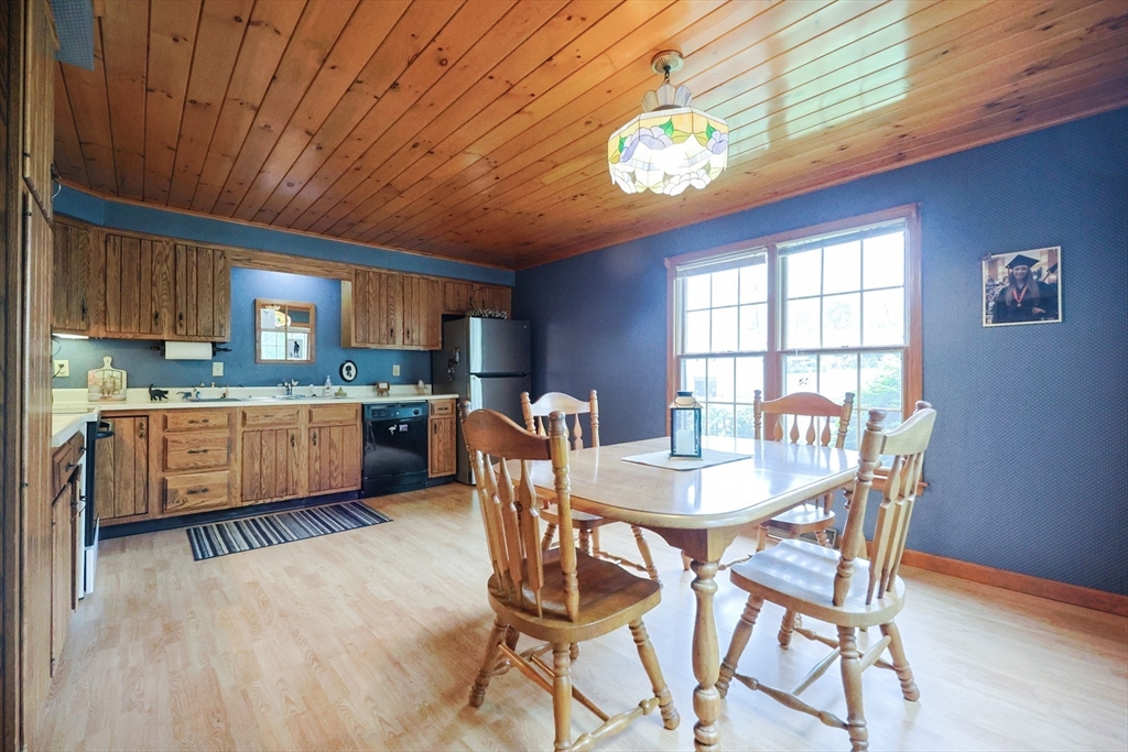 18 Phyllis Road Taunton, MA 02780 - Photo 10 of 20 Gallery Image 10