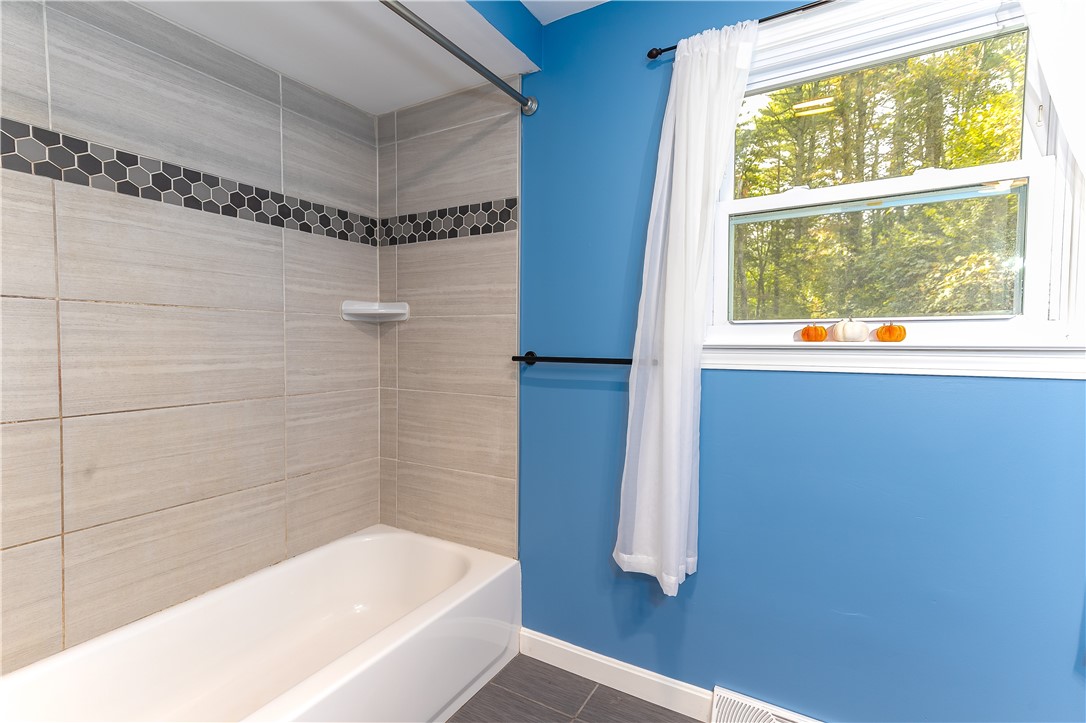 1083 Sisson Road Coventry, RI 02827 - Photo 18 of 25