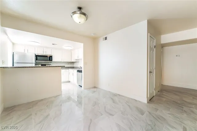 $1,495 | 5261 River Glen Drive, Unit 201, Las Vegas, NV 89103