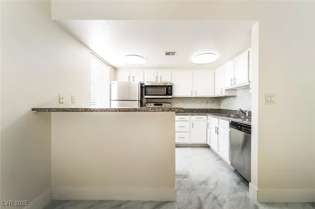 $1,495 | 5261 River Glen Drive, Unit 201, Las Vegas, NV 89103
