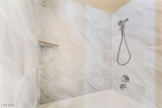 $1,495 | 5261 River Glen Drive, Unit 201, Las Vegas, NV 89103