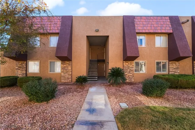 $1,495 | 5261 River Glen Drive, Unit 201, Las Vegas, NV 89103