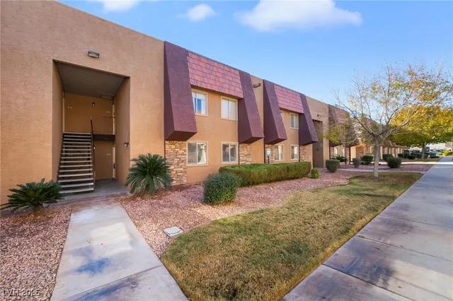 $1,495 | 5261 River Glen Drive, Unit 201, Las Vegas, NV 89103