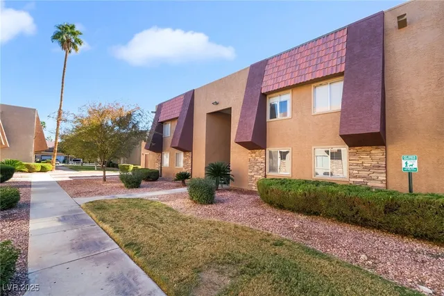 $1,495 | 5261 River Glen Drive, Unit 201, Las Vegas, NV 89103