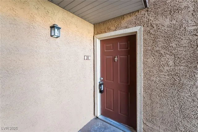 $1,495 | 5261 River Glen Drive, Unit 201, Las Vegas, NV 89103