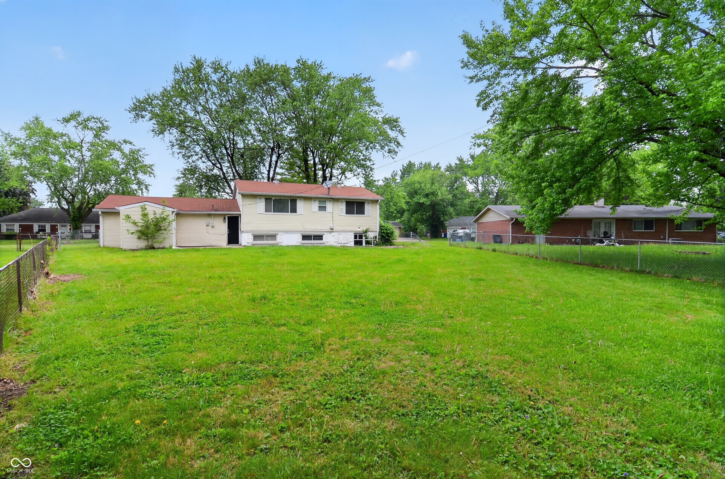 9123 Trinity Place Indianapolis, IN 46229 - Photo 4 of 40