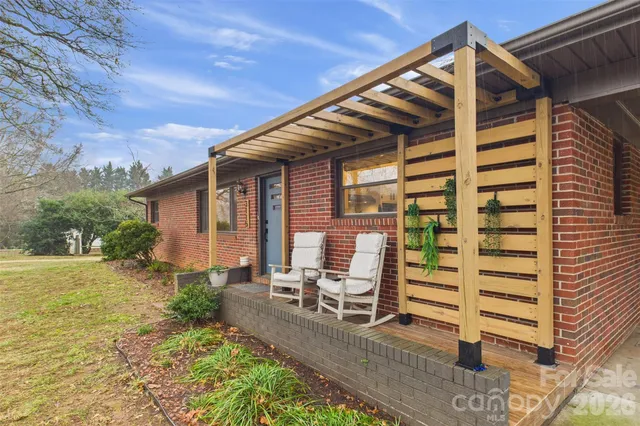 $285,000 | 3115 Falling Creek Road, Hickory, NC 28601