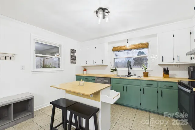 $290,000 | 3115 Falling Creek Road, Hickory, NC 28601