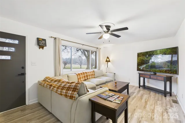 $290,000 | 3115 Falling Creek Road, Hickory, NC 28601