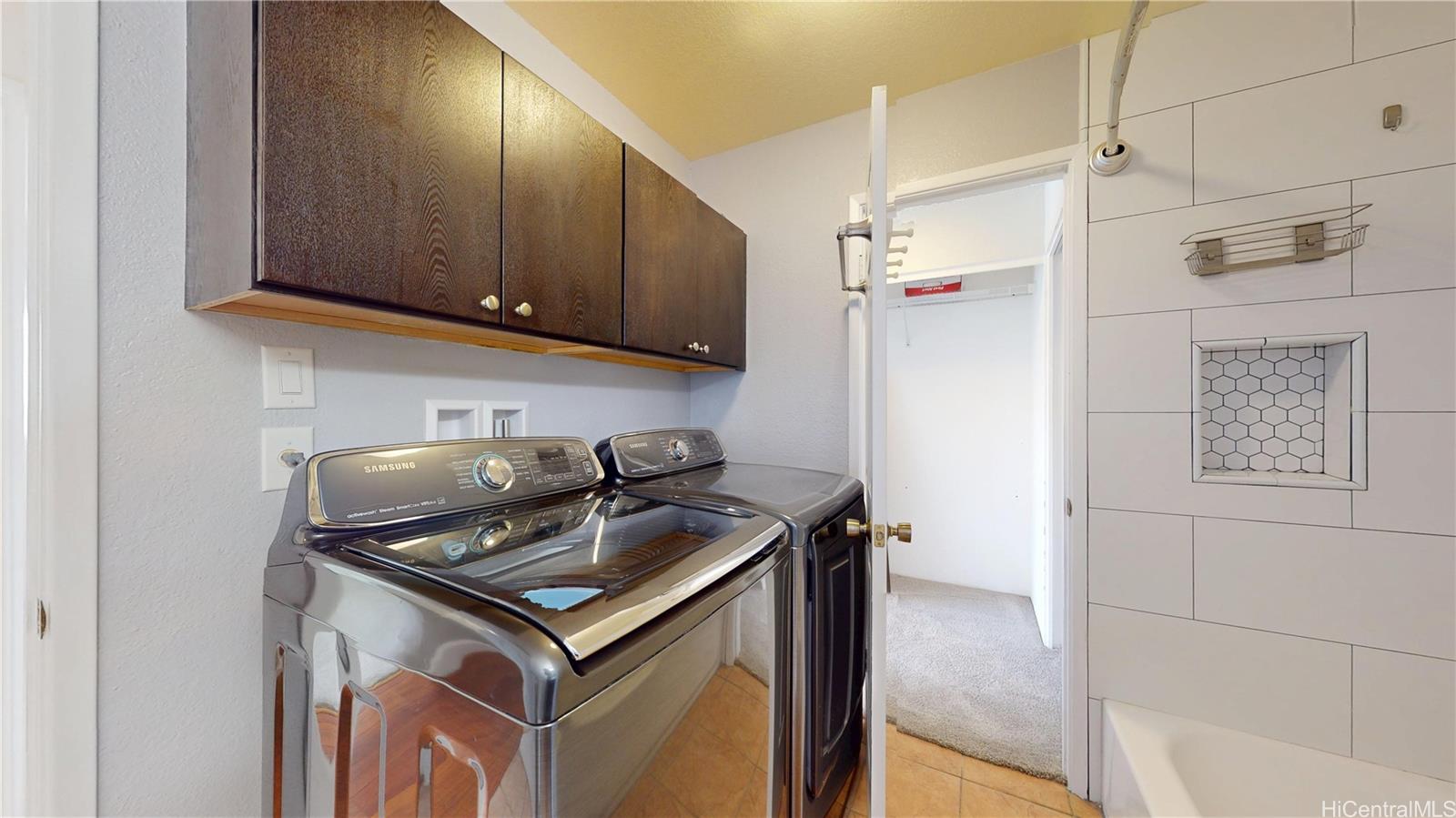 94-1036 Paha Place, Unit R8 Waipahu, HI 96797 - Photo 14 of 23 a stove top oven sitting inside of a kitchen