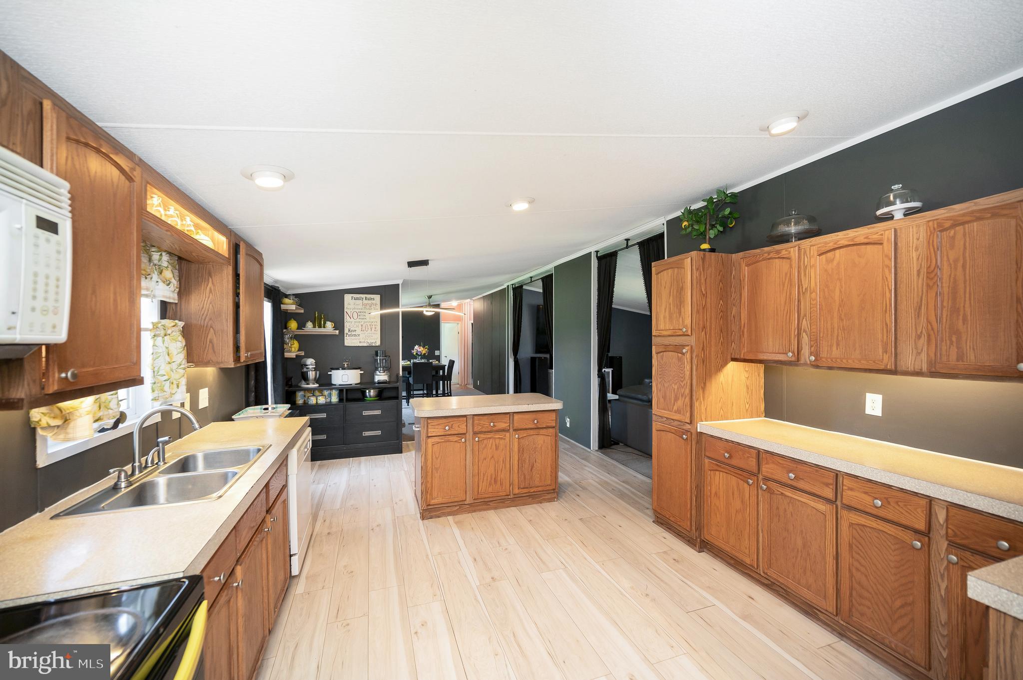 34134 Parker Road Locust Grove, VA 22508 - Photo 23 of 48 Tons Of Kitchen Counter Space