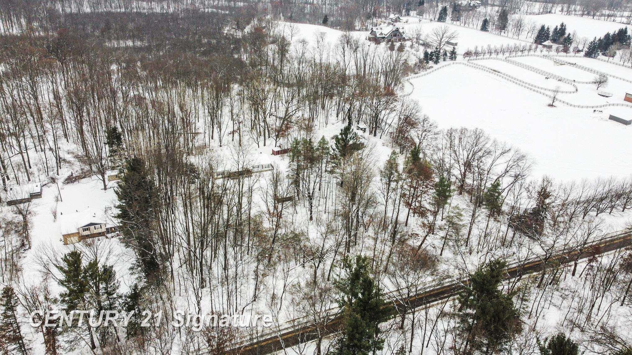11401 Hibner Road Hartland, MI 48353 - Photo 30 of 34 50195919-1336f43b-e13d-42a5-a451-3db7511be5d2.JPG