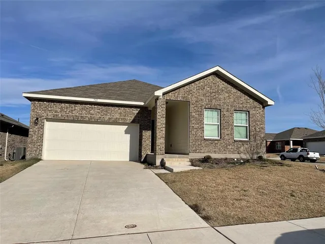 $1,950 | 711 Crestridge Drive, Lavon, TX 75166