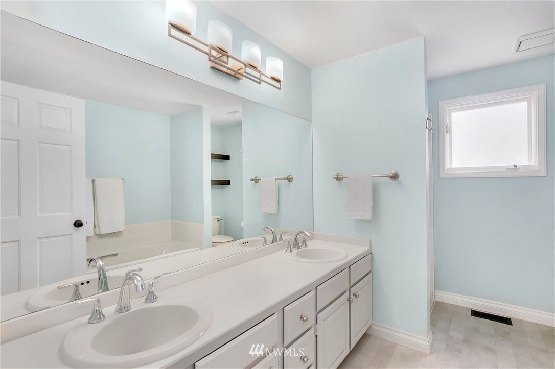 11113 Northeast 174th Street Bothell, WA 98011 - Photo 17 of 25