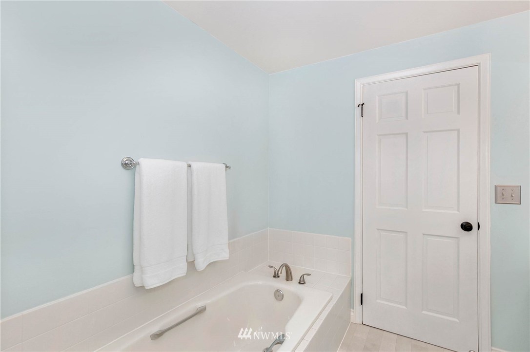 11113 Northeast 174th Street Bothell, WA 98011 - Photo 18 of 25