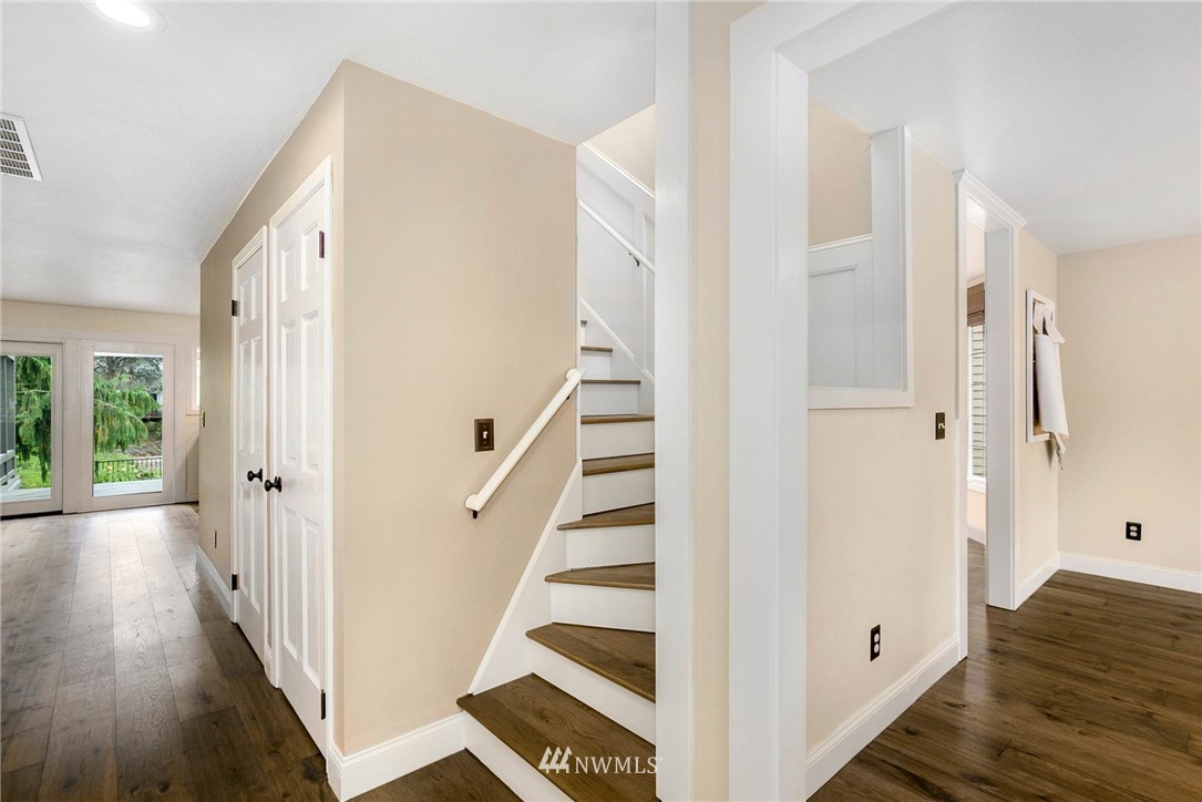11113 Northeast 174th Street Bothell, WA 98011 - Photo 4 of 25