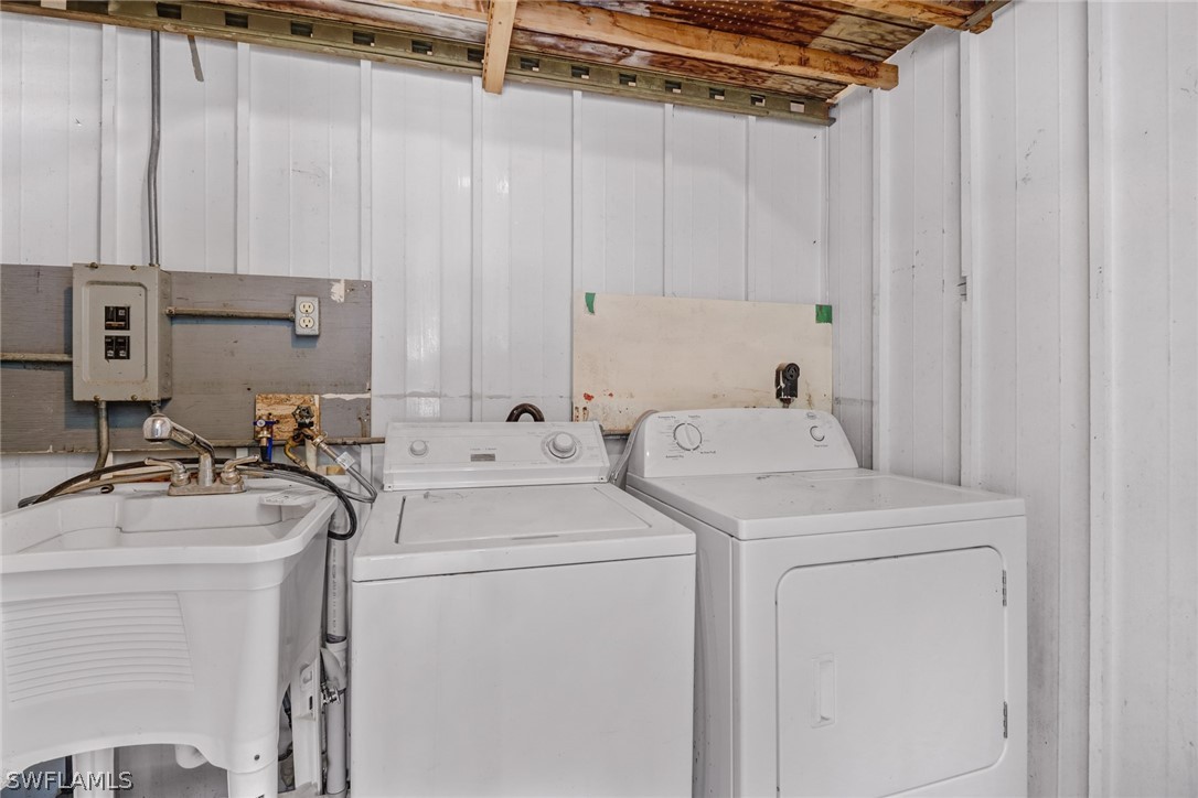 153 Cape Sable Drive Naples, FL 34104 - Photo 29 of 35 a utility room with dryer and washer