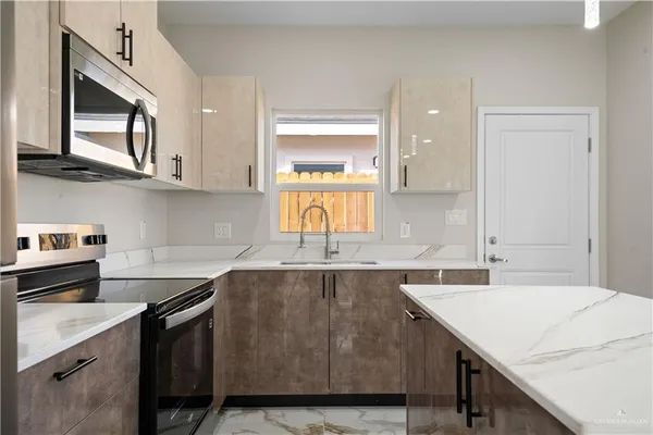 $1,350 | 409 North Onyx Avenue, Unit 1, Edinburg, TX 78541