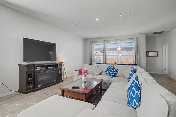 $2,550 | 8913 Oil Barron Avenue, Fort Worth, TX 76179