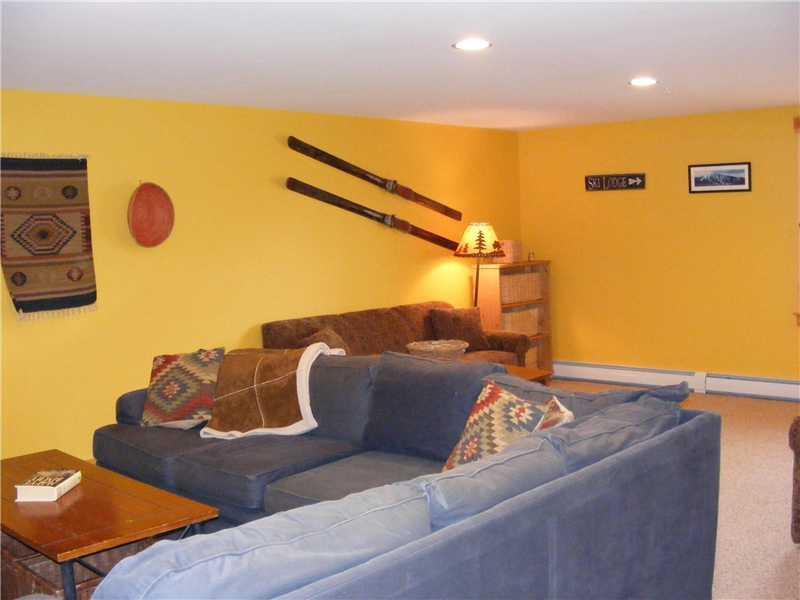 7017 Hardwood Ridge Road, Unit 7017 Kingfield, ME 04947 - Photo 26 of 29 Den/Family/Great Room.