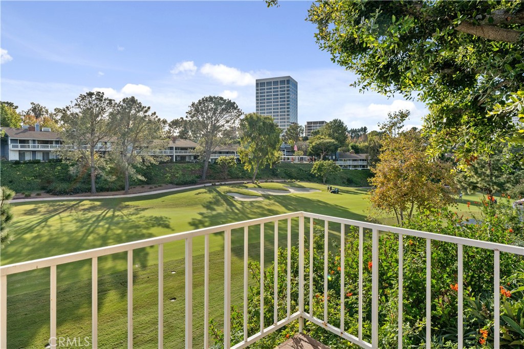 1 Rue Du Parc Newport Beach, CA 92660 - Photo 9 of 49 a view of a balcony