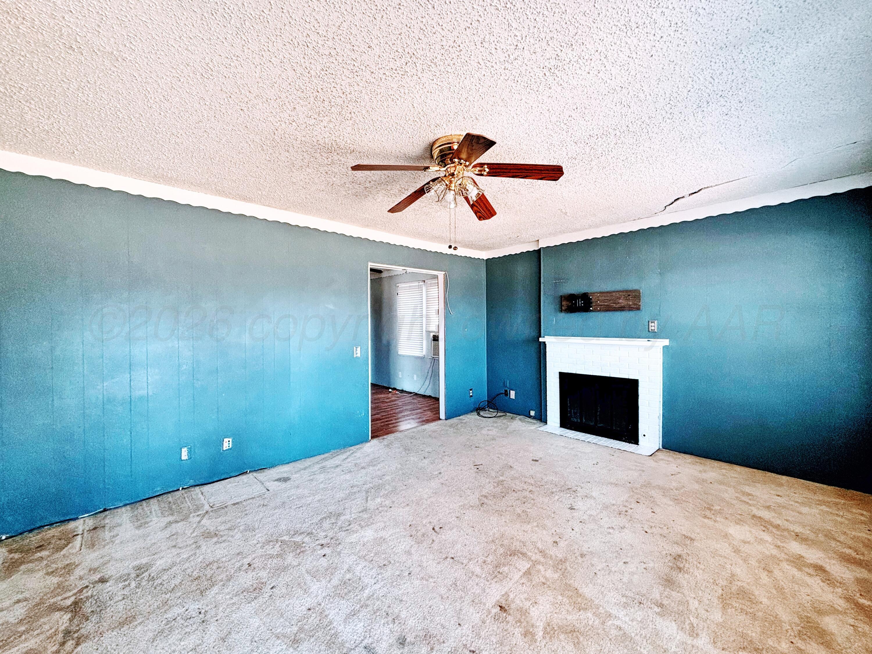 1622 South Colgate Street Perryton, TX 79070 - Photo 5 of 28 1622 S Colgate living room