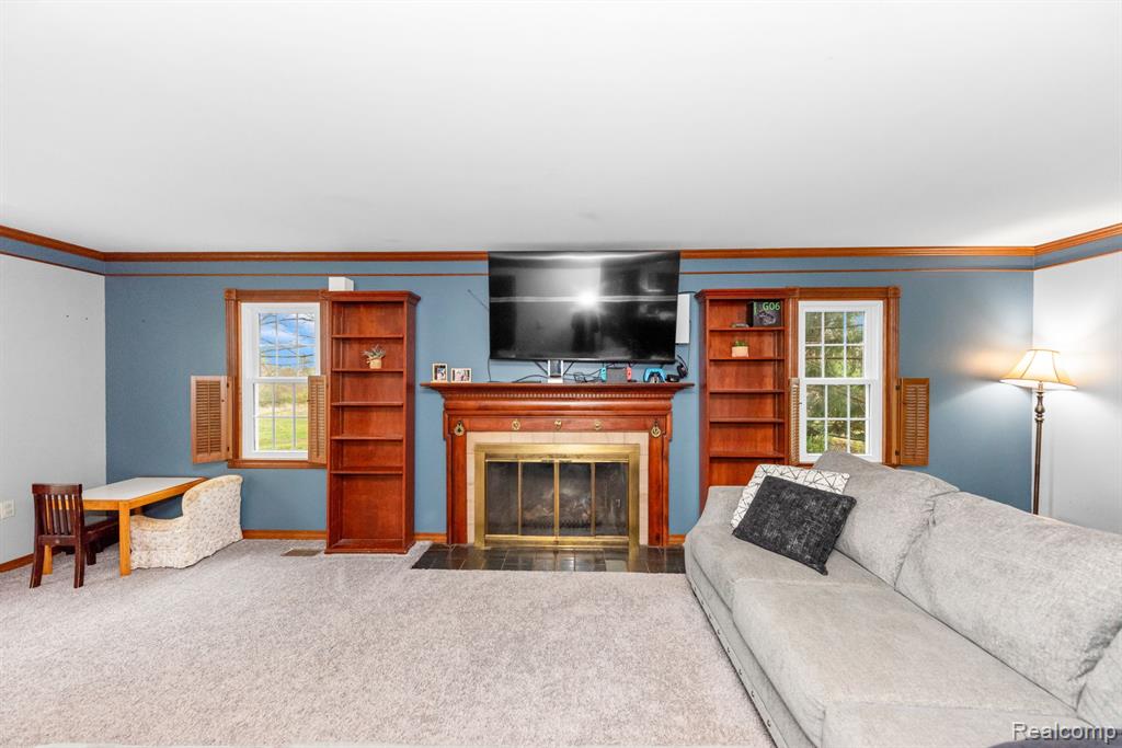 8330 Allen Road Fenton, MI 48430 - Photo 7 of 57